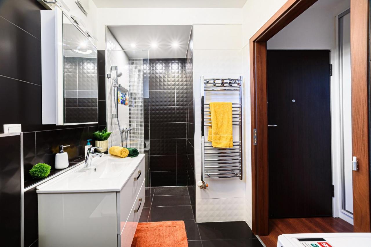 Hid19 Apartman Gyor Belvaros-Free Parking-Terrace Az Rq Vizi Elmenypark Es Gyogyfuerdonel Bagian luar foto