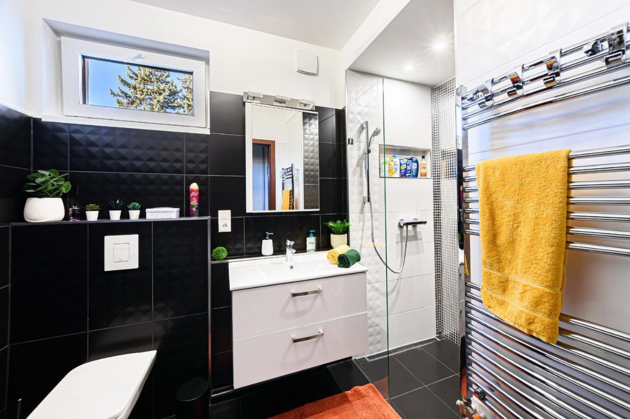 Hid19 Apartman Gyor Belvaros-Free Parking-Terrace Az Rq Vizi Elmenypark Es Gyogyfuerdonel Bagian luar foto