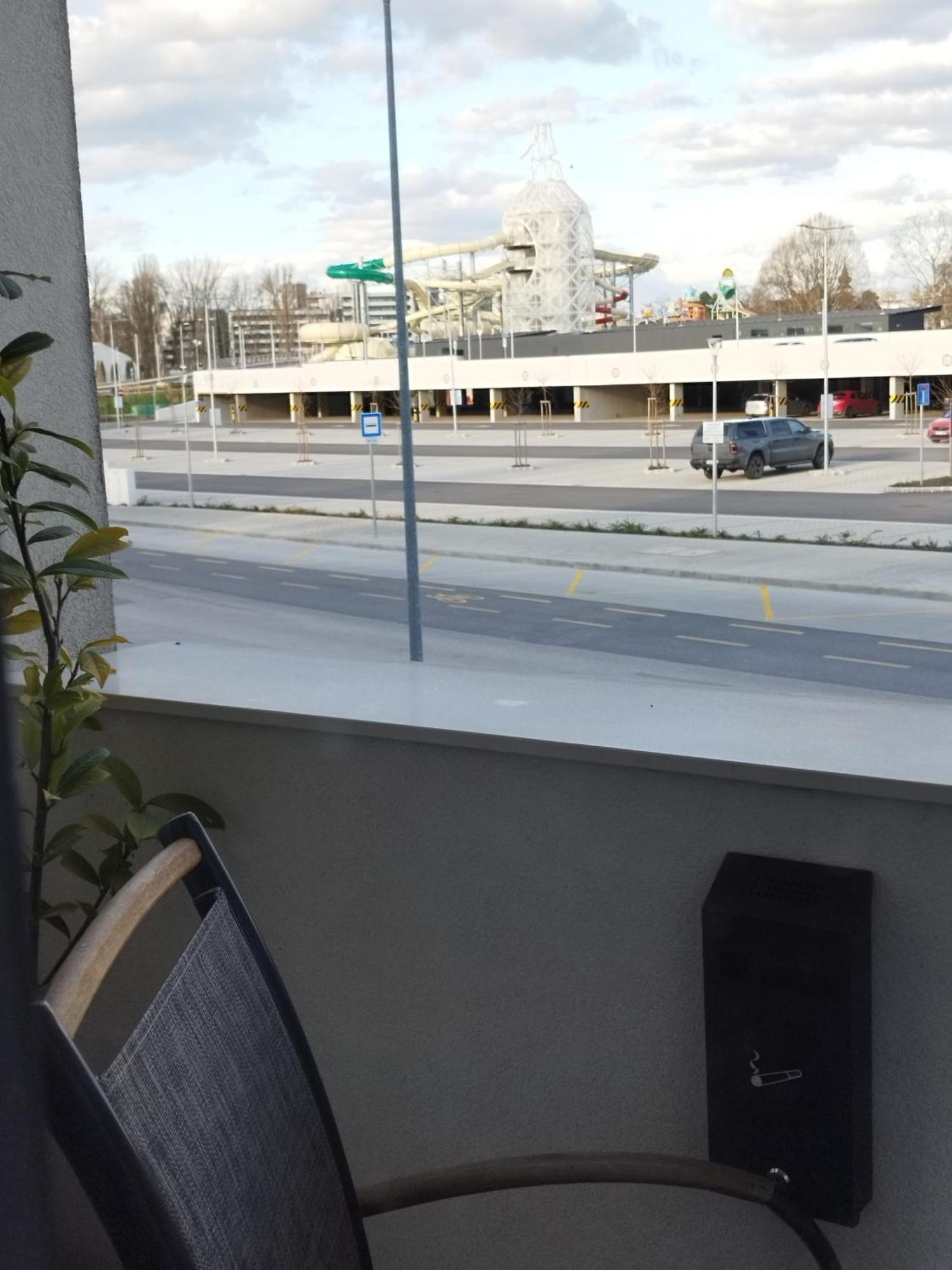 Hid19 Apartman Gyor Belvaros-Free Parking-Terrace Az Rq Vizi Elmenypark Es Gyogyfuerdonel Bagian luar foto